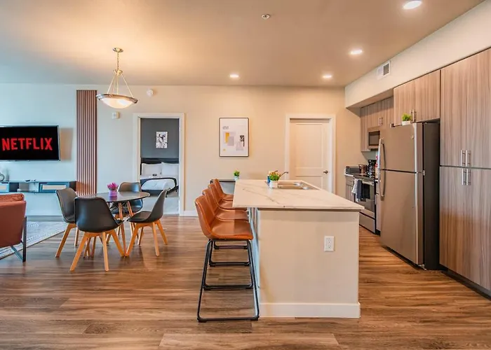 Trendy 2bd Gym Pool Parking Wd Sleeps 8