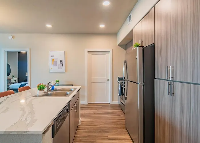 Trendy 2bd Gym Pool Parking Wd Sleeps 8